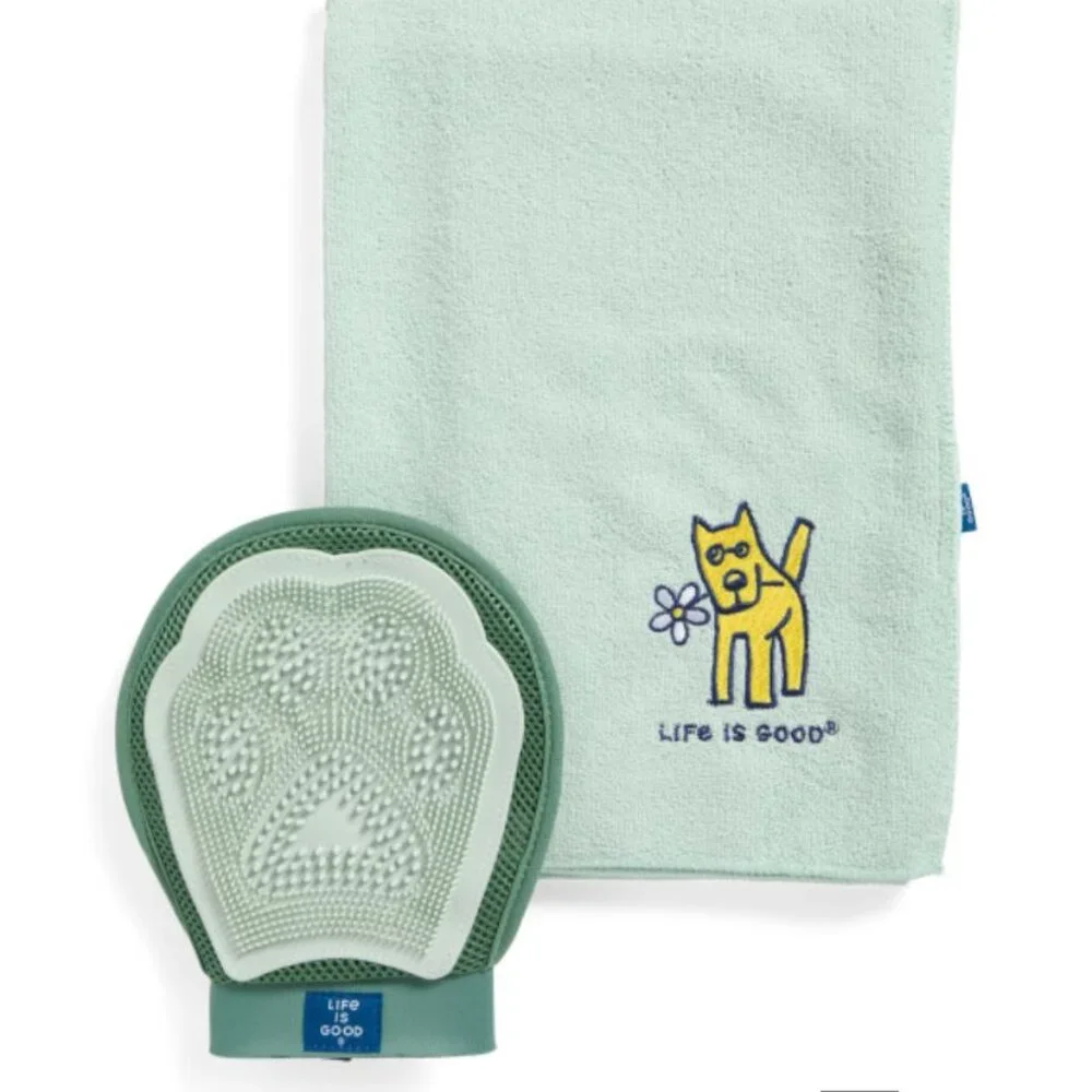 NWT LIFE IS GOOD Green 2 pc Set Microfiber Pet Towel And Grooming Glove Set